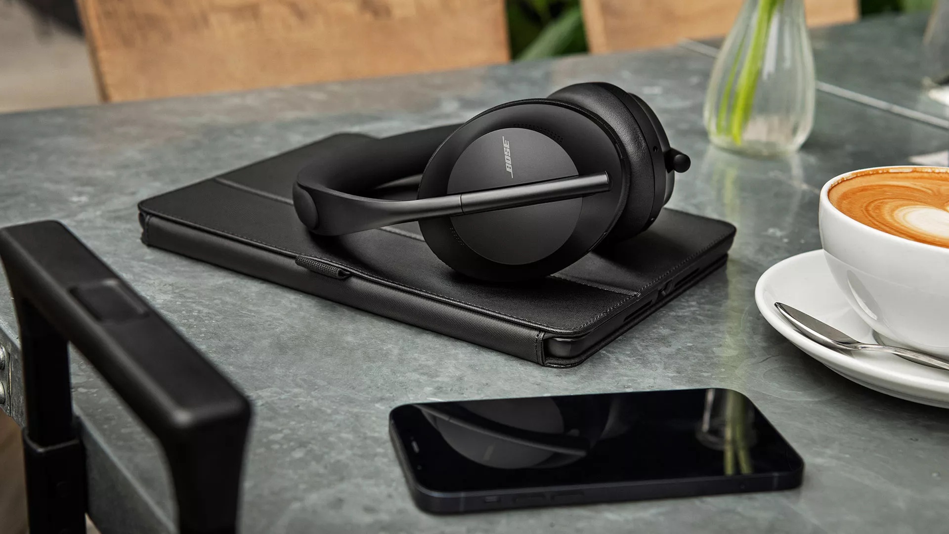 Bose Auriculares inalámbricos Bluetooth con cancelación de ruido 700, con  control de voz Alexa, plata (renovado) : Electrónica 