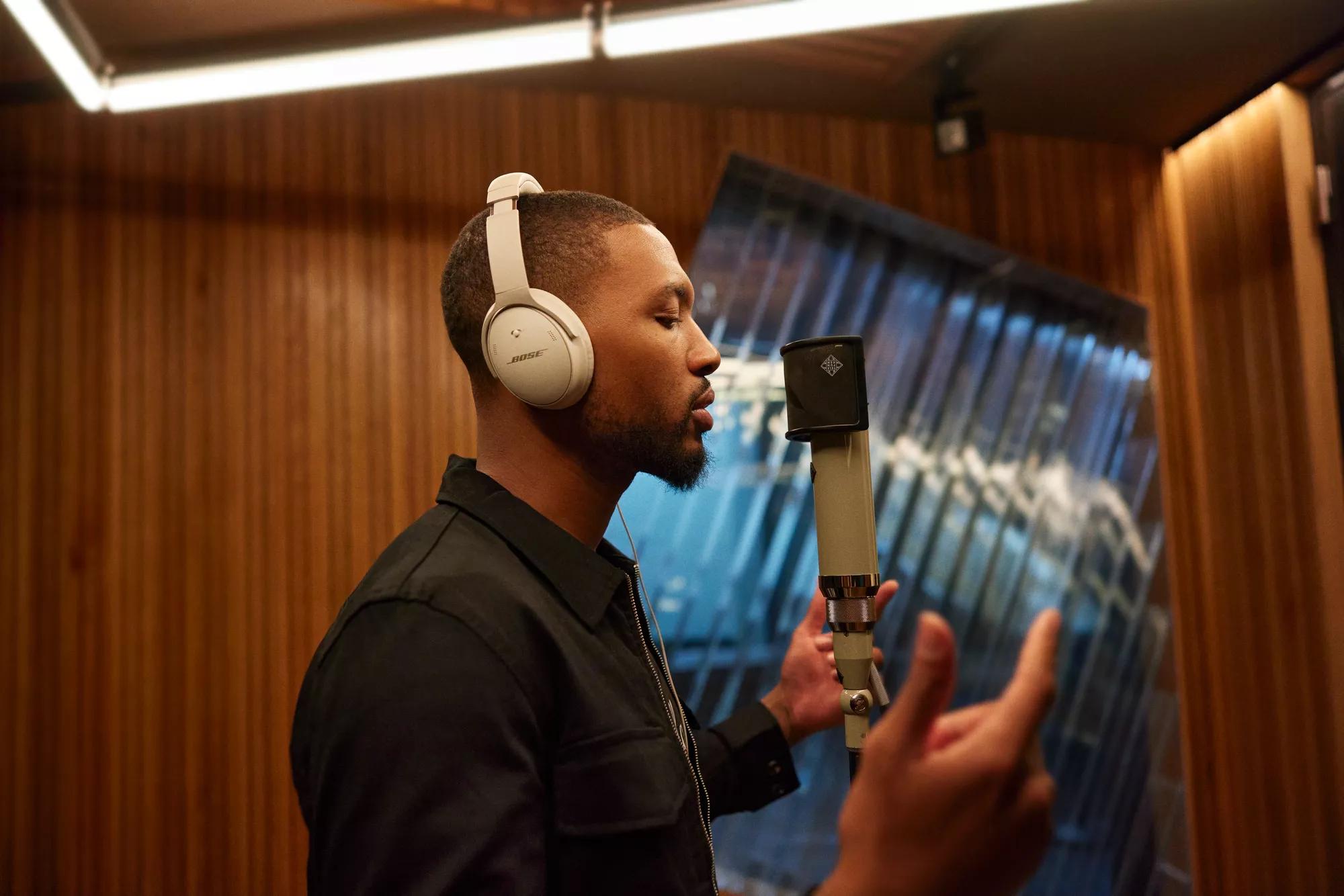 Damian Lillard wearing the Bose Quiet Comfort 45 headphones