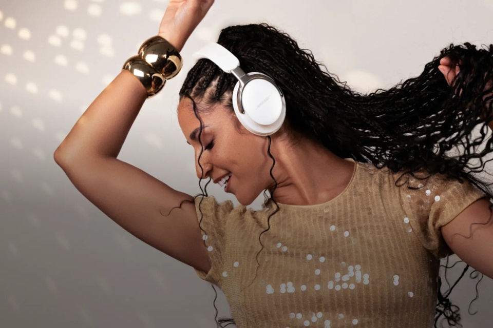 Woman wearing Diamond 60th Edition QuietComfort Ultra Headphones.