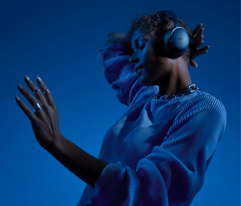 Bose QuietComfort Ultra Headphone, Ultra Earbuds y Open Ultra Earbuds en azul lunar