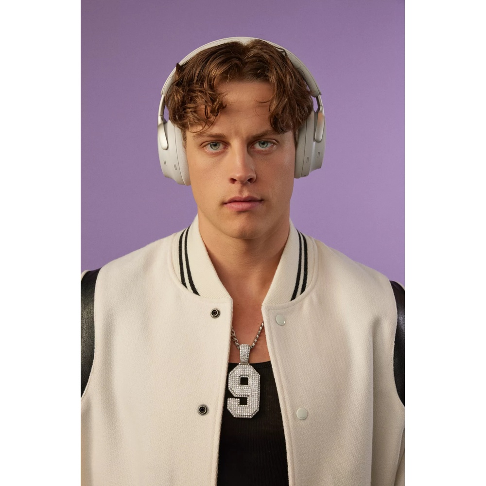 Joe Burrow portant le casque Bose QuietComfort Ultra