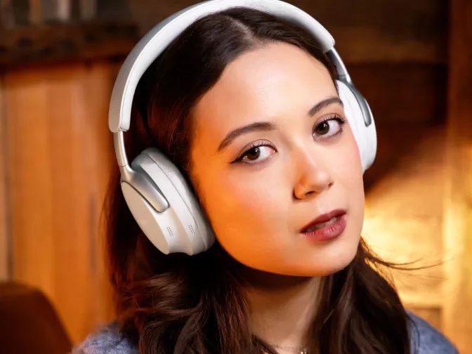  Laufey wearing Bose QuietComfort Ultra Headphones