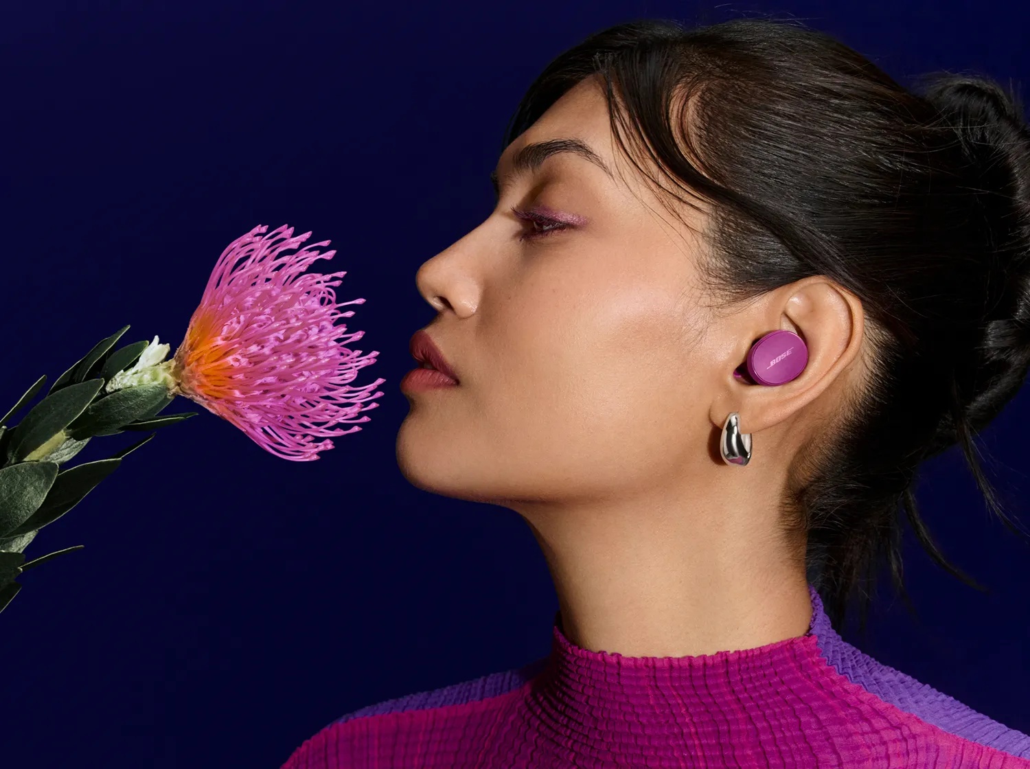 Bose QuietComfort Earbuds vo farbe Rosewood Mauve, druhý pohľad