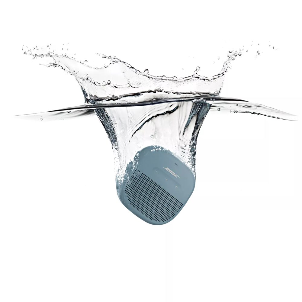 Enceinte Bluetooth SoundLink Micro en bleu pierre sous l’eau