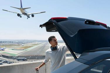 How noise cancelling headphones make air travel better