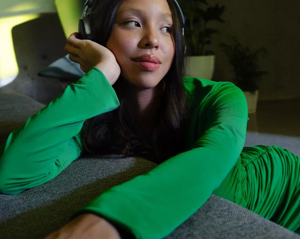 Woman wearing Bose QuietComfort Ultra Headphones 