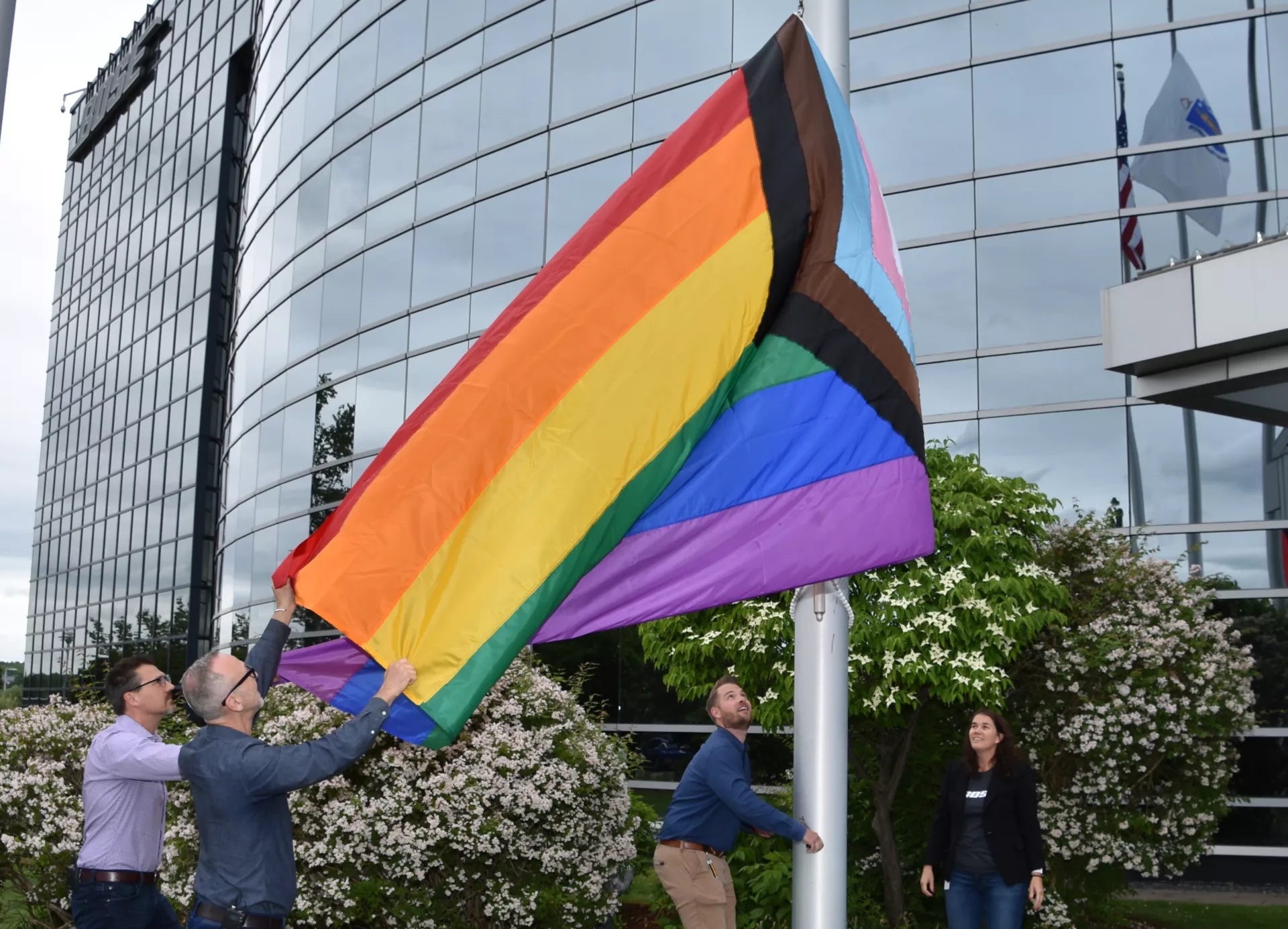 Drapeau de la fierté au siège social de Bose